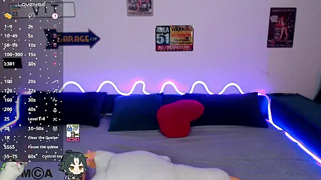 Snapshot of AmourLily chatting on June 1, 6:37 am AmourLily online show from June 1, 6:37 am