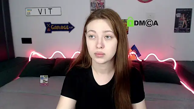 Snapshot of AmourLily chatting on June 25, 7:24 am AmourLily online show from June 25, 7:24 am