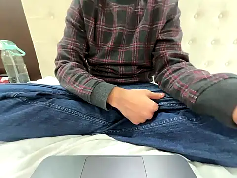 Snapshot of DecentJaat chatting on December 17, 6:47 pm DecentJaat online show from December 17, 6:47 pm