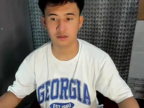 Snapshot of Adim-pinoy146 chatting on May 12, 8:44 am Adim-pinoy146 online show from May 12, 8:44 am