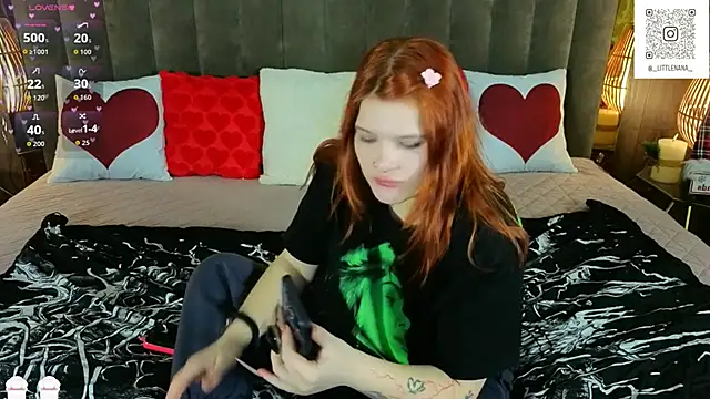 Clumsy Nana online show from February 3, 7:41 pm