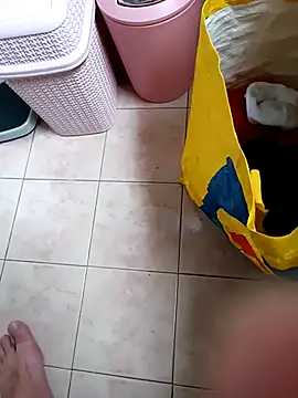 Snapshot of giova17cm chatting on July 31, 3:22 pm giova17cm online show from July 31, 3:22 pm