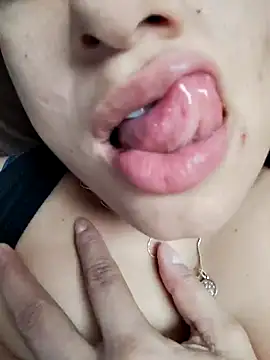 Snapshot of Angels_tomsop chatting on October 9, 2:15 pm Angels tomsop online show from October 9, 2:15 pm