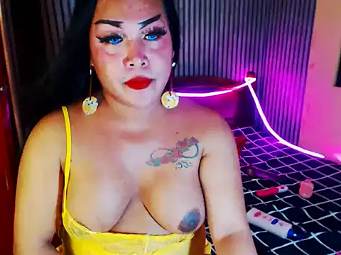 Snapshot of CumFactoryLuna chatting on May 9, 12:10 pm CumFactoryLuna online show from May 9, 12:10 pm