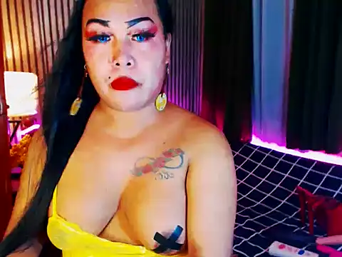 Snapshot of CumFactoryLuna chatting on June 11, 10:02 am CumFactoryLuna online show from June 11, 10:02 am