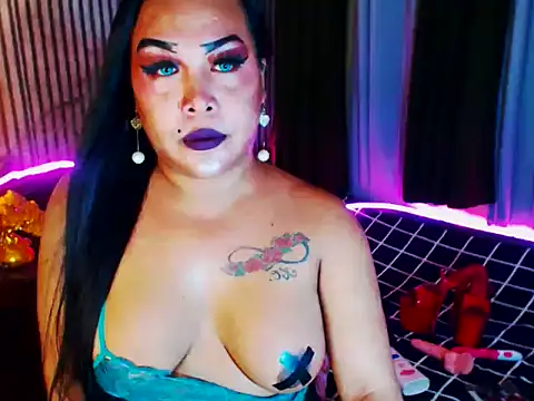Snapshot of CumFactoryLuna chatting on June 18, 9:58 am CumFactoryLuna online show from June 18, 9:58 am