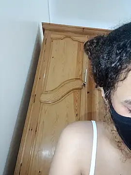 Snapshot of ghadiraa chatting on October 12, 2:21 am ghadiraa online show from October 12, 2:21 am