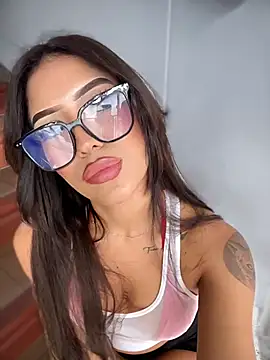 Snapshot of MystiqueXXX chatting on June 2, 1:02 pm MystiqueXXX online show from June 2, 1:02 pm
