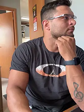 Snapshot of KRYSTALIZEDY chatting on December 16, 11:04 am KRYSTALIZEDY online show from December 16, 11:04 am