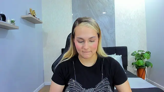 Snapshot of Emmaa_white_ chatting on May 12, 5:32 pm Emmaa white online show from May 12, 5:32 pm