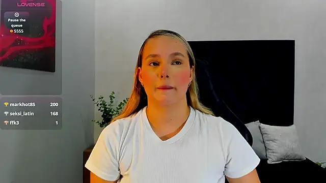 Emmaa white  online show from July 18, 5:28 pm