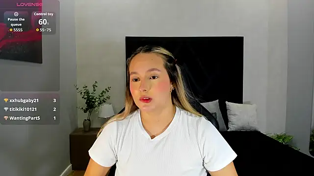 Emmaa white  online show from July 24, 5:33 pm