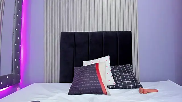 Snapshot of Sex_samantha chatting on November 24, 1:11 pm Sex samantha online show from November 24, 1:11 pm