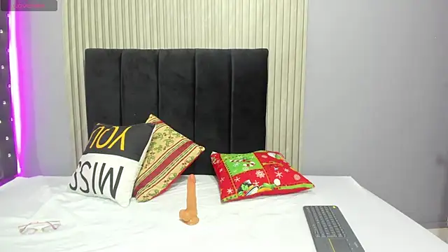 Snapshot of Sex_samantha chatting on December 15, 1:04 pm Sex samantha online show from December 15, 1:04 pm