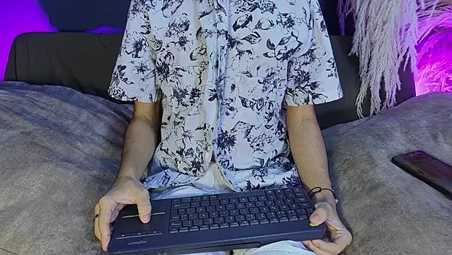 spicy adonhis online show from May 1, 1:05 pm