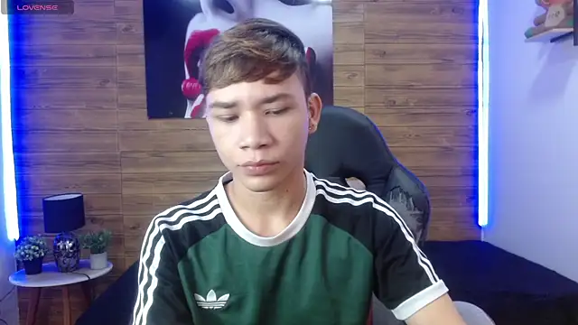 Snapshot of nathanclay chatting on May 15, 12:34 pm nathanclay online show from May 15, 12:34 pm