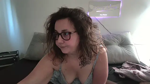 curvybunnyyoung online show from March 18, 11:46 am