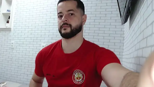 Snapshot of BombeiroHotx chatting on November 6, 1:06 am BombeiroHotx online show from November 6, 1:06 am