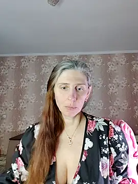Snapshot of CandiCole chatting on May 6, 10:09 am CandiCole online show from May 6, 10:09 am