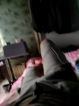 Snapshot of ya_sirwo chatting on September 15, 10:15 am ya sirwo online show from September 15, 10:15 am