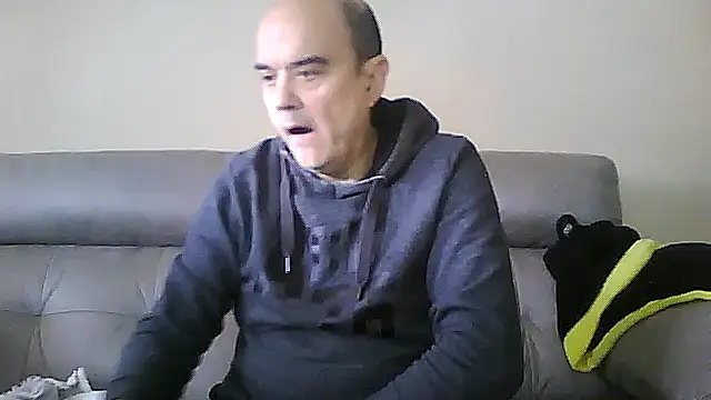 Snapshot of geli45 chatting on January 6, 11:25 am geli45 online show from January 6, 11:25 am