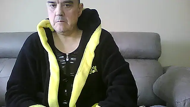 Snapshot of geli45 chatting on February 19, 11:39 am geli45 online show from February 19, 11:39 am