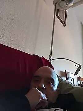 Snapshot of geli45 chatting on February 21, 3:35 pm geli45 online show from February 21, 3:35 pm