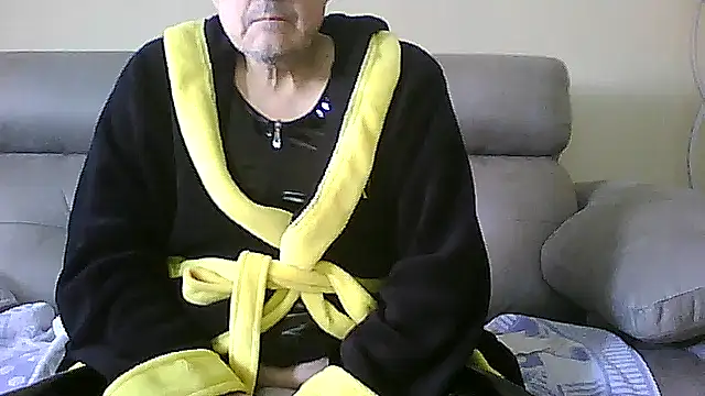 Snapshot of geli45 chatting on February 27, 11:54 am geli45 online show from February 27, 11:54 am