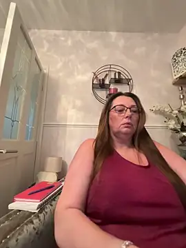 Snapshot of BuxomKitty_BBW chatting on April 9, 6:24 pm BuxomKitty BBW online show from April 9, 6:24 pm