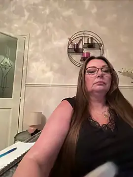 Snapshot of BuxomKitty_BBW chatting on April 11, 7:40 pm BuxomKitty BBW online show from April 11, 7:40 pm