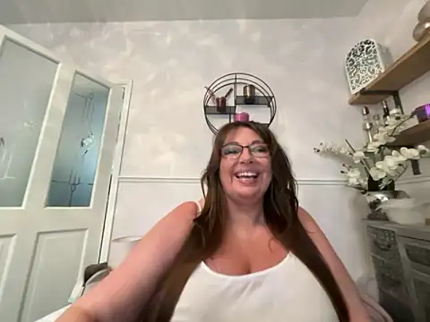 Snapshot of BuxomKitty_BBW chatting on May 15, 2:13 pm BuxomKitty BBW online show from May 15, 2:13 pm