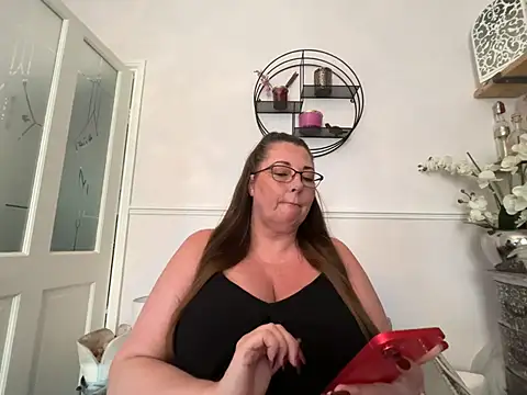 Snapshot of BuxomKitty_BBW chatting on May 27, 4:26 pm BuxomKitty BBW online show from May 27, 4:26 pm
