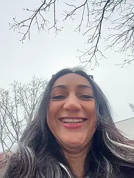 Ninabigtitied online show from November 8, 9:42 am