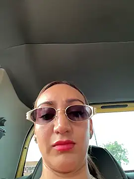 Ninabigtitied online show from February 17, 2:35 pm