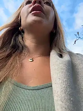 Ninabigtitied online show from April 20, 11:35 am