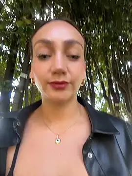 Ninabigtitied online show from May 26, 7:32 pm