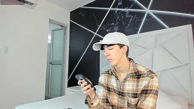 Snapshot of AerumChae chatting on May 6, 12:21 pm AerumChae online show from May 6, 12:21 pm