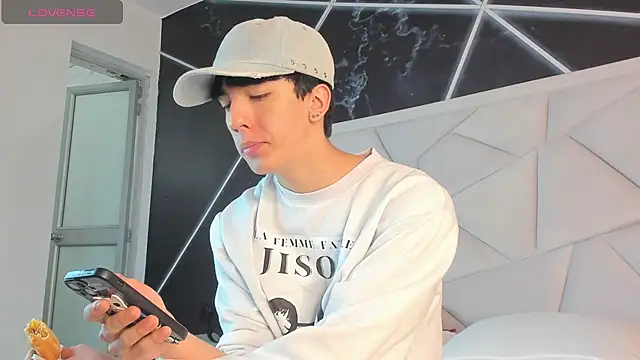 Snapshot of AerumChae chatting on May 28, 12:46 pm AerumChae online show from May 28, 12:46 pm