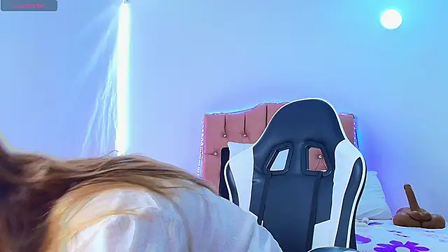 naomi diamond  online show from May 1, 11:59 am