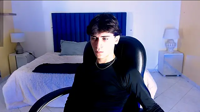 RoberthAlv online show from February 19, 1:51 pm