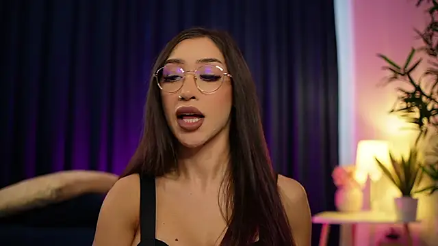 Snapshot of _ChloeLee_ chatting on September 15, 6:35 am ChloeLee online show from September 15, 6:35 am