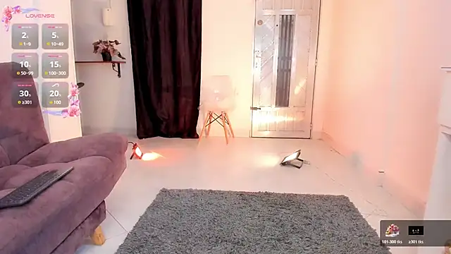 Snapshot of _Mia_Pink_ chatting on October 17, 8:44 pm Mia Pink online show from October 17, 8:44 pm
