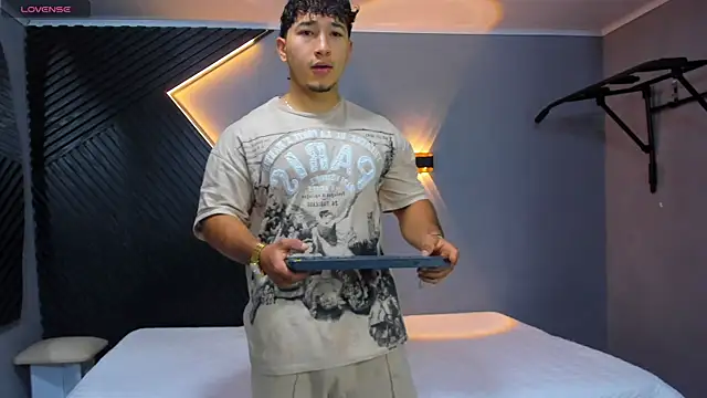 Horny nick18 online show from May 2, 11:37 am