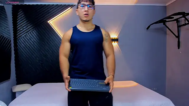 Snapshot of Horny_nick18 chatting on May 4, 2:02 pm Horny nick18 online show from May 4, 2:02 pm