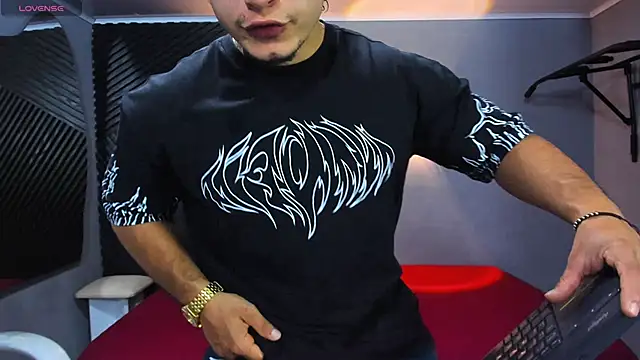 Snapshot of Horny_nick18 chatting on May 7, 1:49 pm Horny nick18 online show from May 7, 1:49 pm