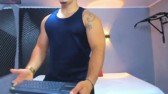 Snapshot of Horny_nick18 chatting on May 13, 11:18 am Horny nick18 online show from May 13, 11:18 am