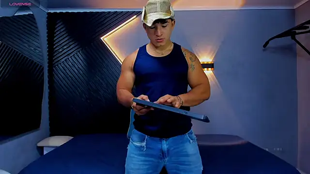 Snapshot of Horny_nick18 chatting on June 8, 1:00 pm Horny nick18 online show from June 8, 1:00 pm