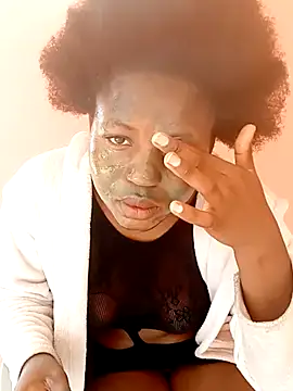 Snapshot of SweetHoney21_ chatting on October 2, 10:55 am SweetHoney21 online show from October 2, 10:55 am