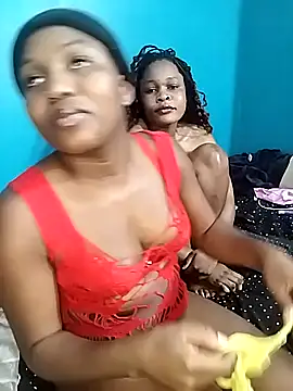 Snapshot of SweetHoney21_ chatting on October 22, 9:25 pm SweetHoney21 online show from October 22, 9:25 pm