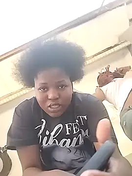 Snapshot of SweetHoney21_ chatting on October 23, 1:54 pm SweetHoney21 online show from October 23, 1:54 pm